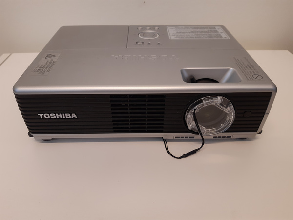 ПРОЕКТОР - TOSHIBA МОДЕЛЬ TLP-X 100