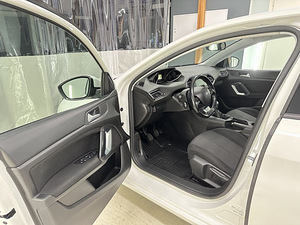 Peugeot 308 Facelift 1.5 75kW (8 foto / 11)