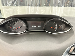 Peugeot 308 Facelift 1.5 75kW (11 foto / 11)