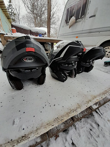 Moto kiivrid ja kindad (2 foto / 6)