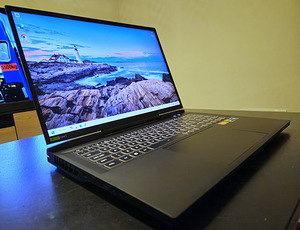 PCspecialist Recoil (17,3 QHD@240Hz, 13900X, RTX 4090, 64GB) (2 foto / 6)