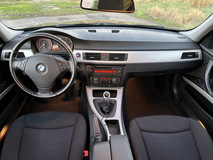 BMW e91 318d manuaal (8 foto / 11)