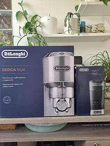 Продается кофемашина Delonghi и кофемолка. (1 фото из 7)