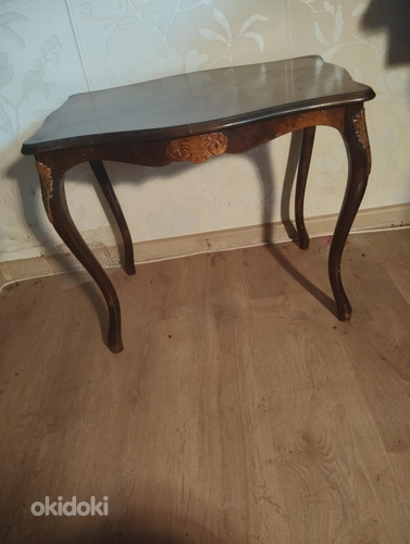 Väike elegantne laud