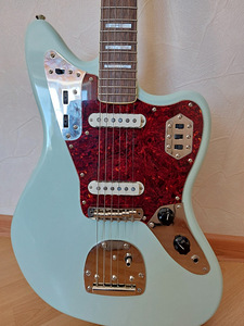 Squier Jaguar Classic Vibe 70s (3 foto / 5)