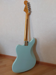 Squier Jaguar Classic Vibe 70s (4 foto / 5)
