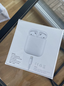 AirPods (2 фото из 3)