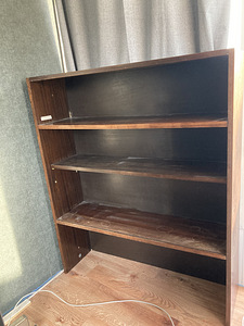 Старый шкаф (2 фото из 2)