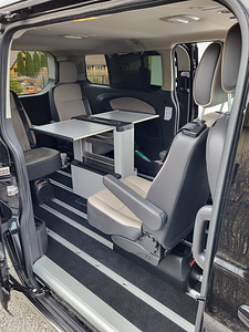 Ford Tourneo Custom Business (8 foto / 11)