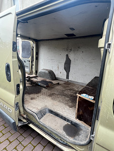 Opel Vivaro 1.9 74kw 2004 (6 foto / 9)