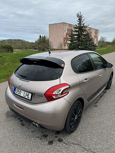 Peugeot 208 (3 фото из 8)