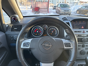 Opel Zafira OPC 2.0T 177kw (11 foto / 14)