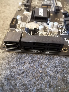 MSI B150M MORTAR LGA1151 mATX (3 foto / 5)