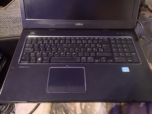 Dell Vostro 3750 17" i5, 8GB,120GB SSD,GeForce 525m (1 foto / 10)
