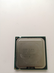 Четырехъядерный Intel Q8300 (2 фото из 3)