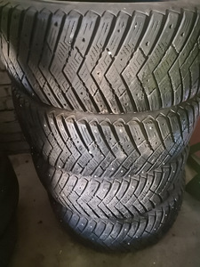 225/55R18 102T Goodyear Ultragrip IceArtic SUV4X4 7mm (1 foto / 6)