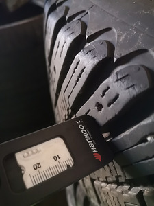 225/55R18 102T Goodyear Ultragrip IceArtic SUV4X4 7mm (6 foto / 6)