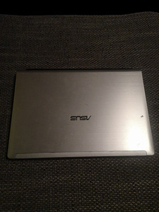 Asus UL20A 12.1" (5 foto / 8)