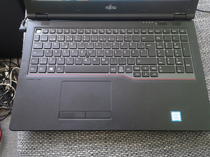 Fujitsu Lifebook E558 i3-7130U,8GB DDR4, 256GB SSD,4G LTE (2 foto / 9)
