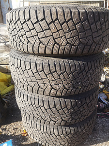 Шины 215/65R16 Studded + диски Kia Sportage (2 фото из 7)