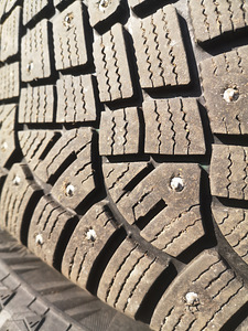 Шины 215/65R16 Studded + диски Kia Sportage (3 фото из 7)