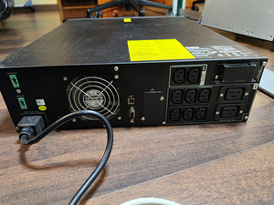 Dell J727N Online Rack UPS 2700W + Dell 0J9Y4P 2U Rail Kit (3 foto / 6)