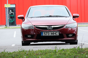 Honda civic 2011 1.8 103kw (2 foto / 14)