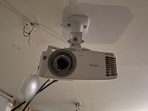 Benq projektor, laekinnitus, 4World ekraan (3 foto / 9)