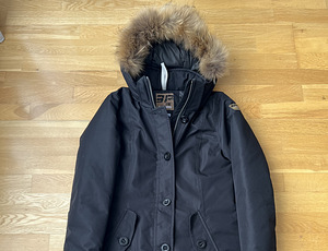Женская зимняя куртка-Icepeak размер 34.Идеальное состояние.