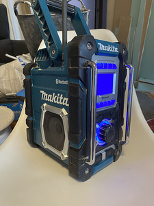 Makita raadio DMR108N. Vähe kasutatud (1 foto / 9)