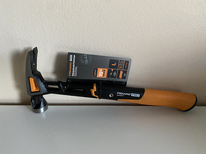 Молоток Fiskars (1 фото из 1)