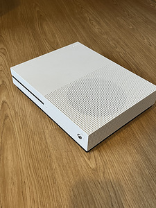 Xbox One S (1 фото из 3)