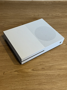 Xbox One S (2 фото из 3)