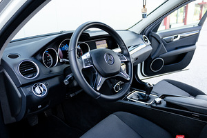 Mercedes-Benz C200 (5 foto / 7)