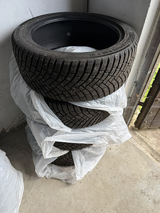 235/45 R18 Continental IceContact 3 (1 foto / 3)