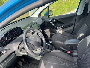 Peugeot 208 1.2 60kw labisoit 100 000 (5 foto / 7)