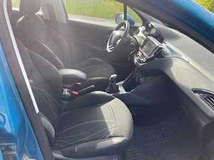 Peugeot 208 1.2 60kw labisoit 100 000 (6 foto / 7)