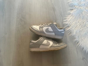 Nike Dunks (2 фото из 3)