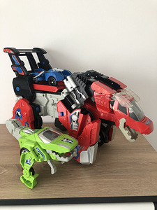 Dino-robot mänguasi.