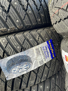 235/45/17 goodyear ultragrip ice arctic 97t naastrehvid (1 foto / 1)