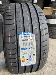 255/30R19 Triangle Effexsport TH202 91Y Suverehvid (1 foto / 1)