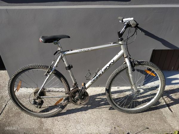 Серый велосипед Schwinn (фото #2)