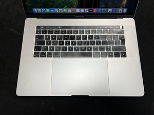 Apple MacBook Pro 15" 2018 (4 фото из 5)