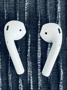 AirPods 2 (2 фото из 3)