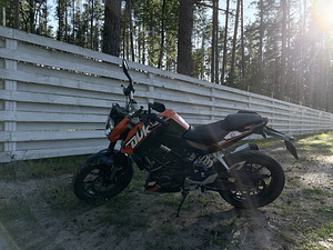 KTM Duke 125 2011 (4 foto / 4)