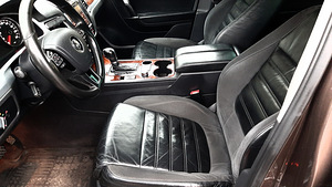 VOLKSWAGEN TOUAREG (8 foto / 14)