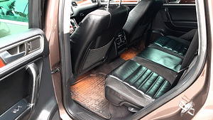 VOLKSWAGEN TOUAREG (11 foto / 14)