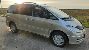 TOYOTA PREVIA (5 фото из 12)