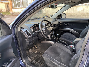 MITSUBISHI OUTLANDER (9 фото из 11)