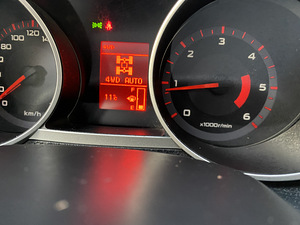 MITSUBISHI OUTLANDER (10 фото из 11)